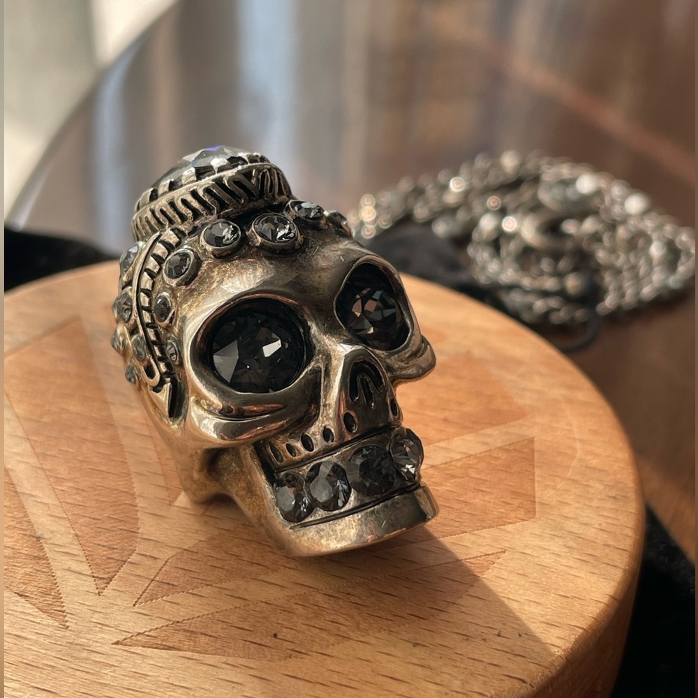 McQueen Skull necklace (pre owned item)